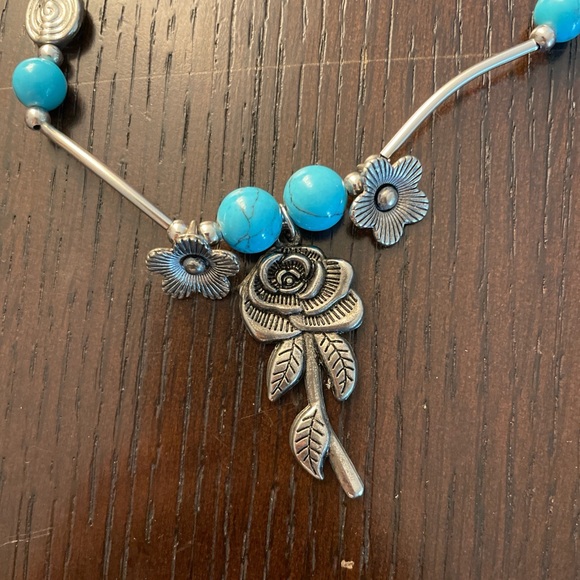 turquoise necklace with a touch of boho rose charm - Picture 2 of 7
